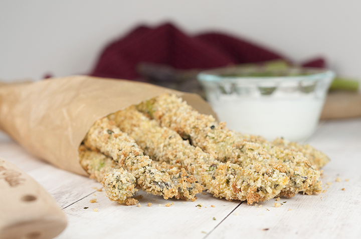 Easy Crispy Baked Parmesan Asparagus Fries with Creamy Lemon Dipping Sauce is a great recipe for a summer BBQ, summer side dish idea, snack, or a picnic. Ditch the deep fryer for this recipe!