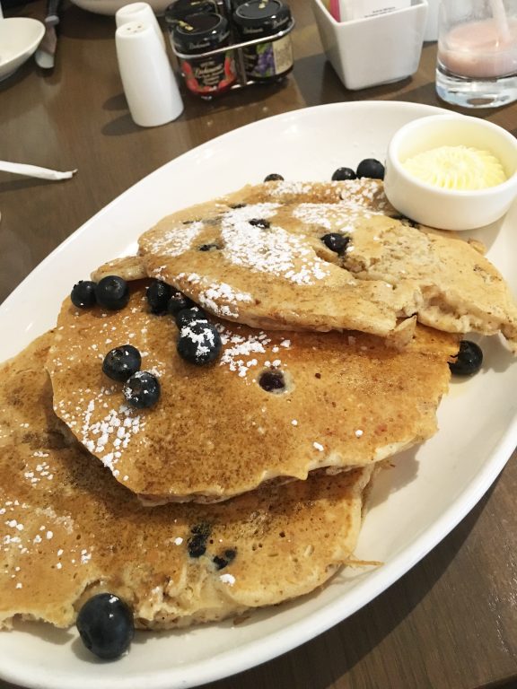 Blueberry-Pancakes-Delmonte-Spa-Lodge-Hotel-Review-Erie-Grill-Babymoon