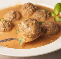 Easy Tomato Basil Bisque with Italian Meatballs is a smooth, rich thick bisque recipe for a comforting fall soup dinner idea!