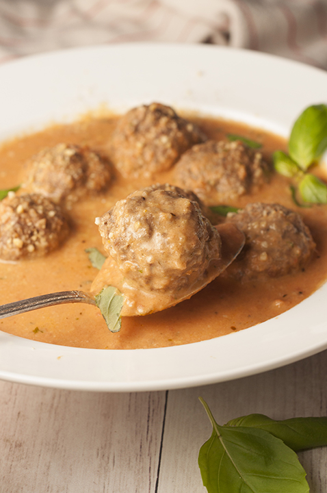 Easy Tomato Basil Bisque with Italian Meatballs is a smooth, rich thick bisque recipe for a comforting fall soup dinner idea!