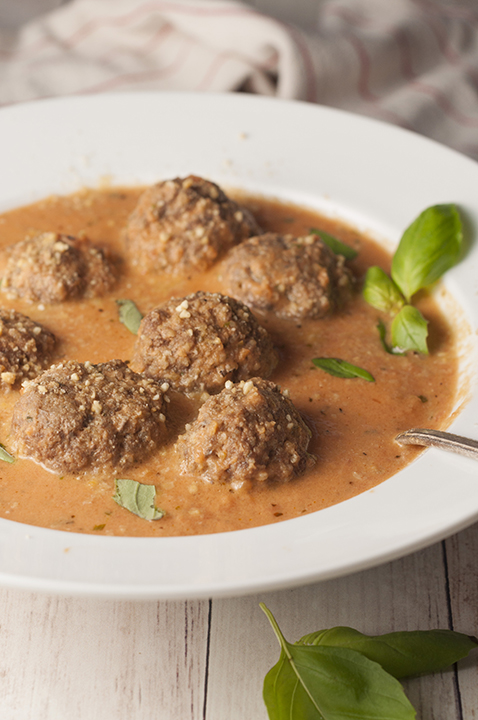 Tomato Basil Bisque with Italian Meatballs is a smooth, rich bisque recipe for a comforting fall dinner idea!