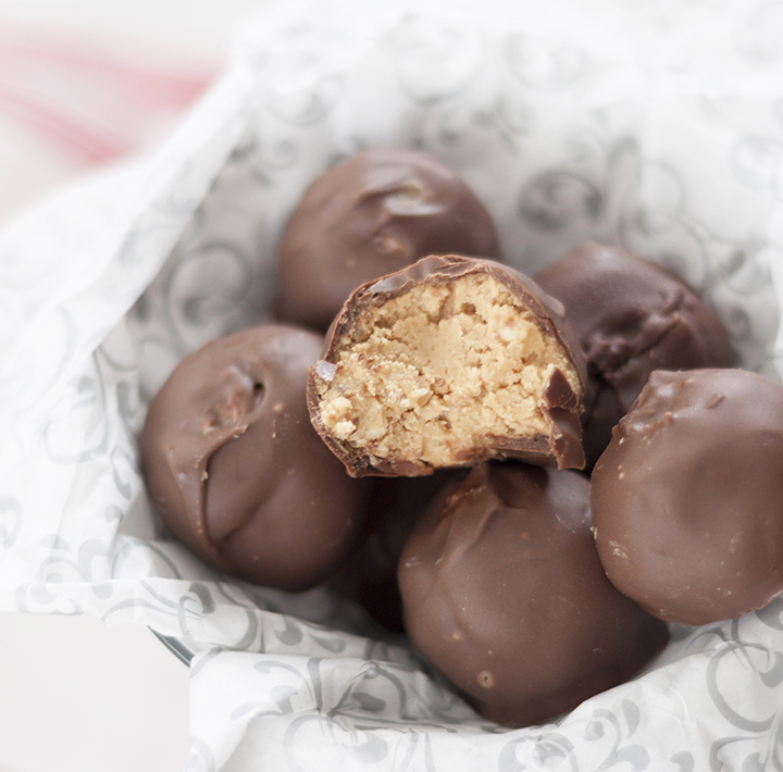 Easy No-Bake Peanut Butter Rice Krispie Balls recipe: chocolate-dipped peanut butter balls get a crispy upgrade for the best ever Christmas dessert! They are the perfect bite-size treat for any holiday!