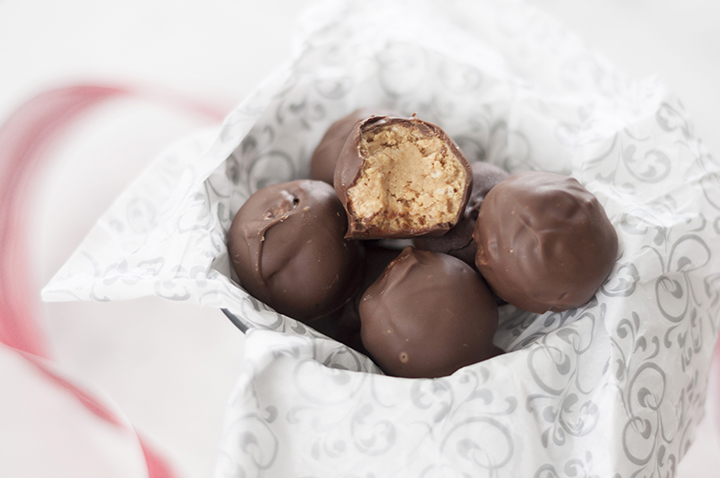 No-Bake Peanut Butter Rice Krispie Balls recipe: chocolate-dipped peanut butter balls get a crispy upgrade for the best Christmas dessert! They are the perfect bite-size treat for any holiday!