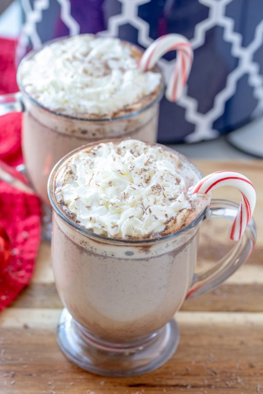 Easy Slow Cooker Peppermint Mochas: a great hot drink recipe to serve at a holiday or winter party & an absolute must-try for this time of year! Throw it all in your crock pot & it's ready in 2 hours!