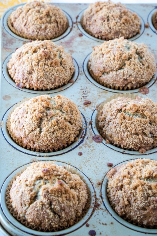 Banana Crumb Muffins recipe: make these for a breakfast dish, brunch dish to pass, Easter brunch recipe idea, dessert or just because! The brown sugar crumb topping is amazing!