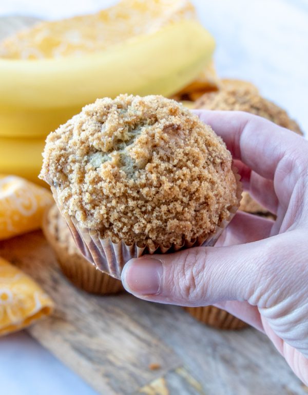 Banana Crumb Muffins recipe: make these for a breakfast recipe for the family, brunch dish to pass, Easter brunch recipe idea, dessert or just because! The brown sugar crumb topping is amazing!