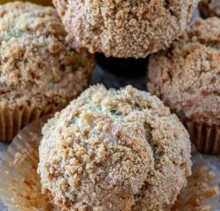 Banana Crumb Muffins recipe: make these for a breakfast dish, brunch dish to pass, Easter brunch recipe idea, dessert or just because! The crumb topping is amazing!