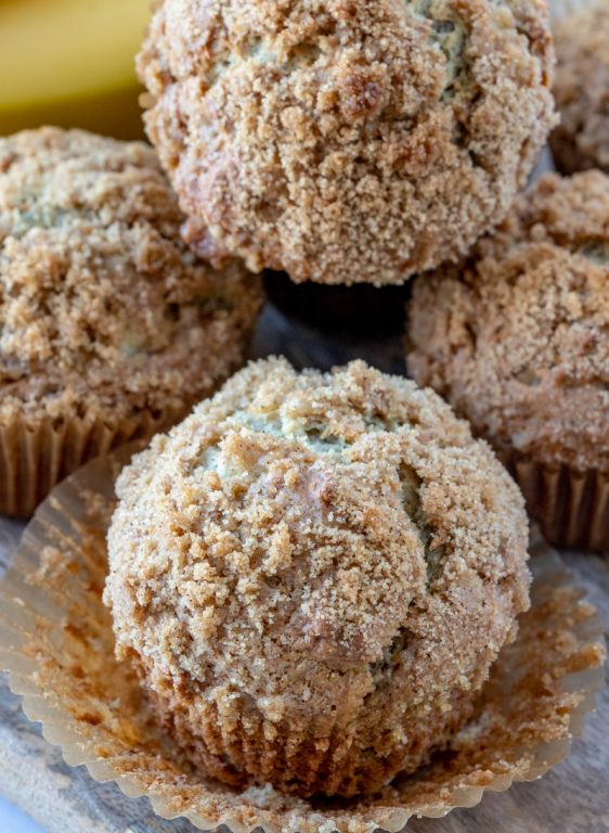 Banana Crumb Muffins recipe: make these for a breakfast dish, brunch dish to pass, Easter brunch recipe idea, dessert or just because! The crumb topping is amazing!