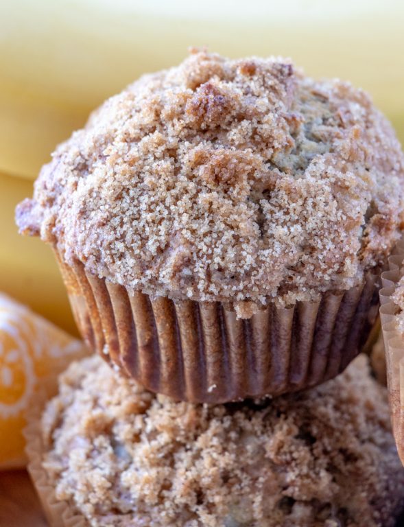 Banana Crumb Muffins recipe: make these for a breakfast dish, brunch dish to pass, Easter brunch recipe idea, dessert or just because! The brown sugar crumb topping is to die for!