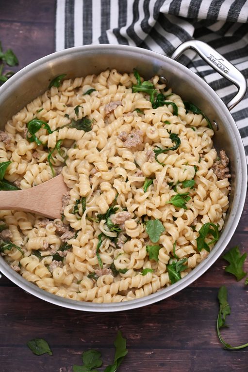 Creamy One Pot Hamburger Stroganoff recipe is an easy weeknight meal with ground beef and pasta that is on the table in less than 30 minutes!