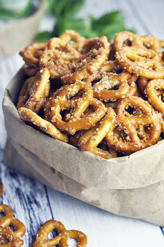 Kid-friendly Buttery Garlic Ranch Pretzels are seasoned pretzels for game day, a party snack of after school snack for the family!