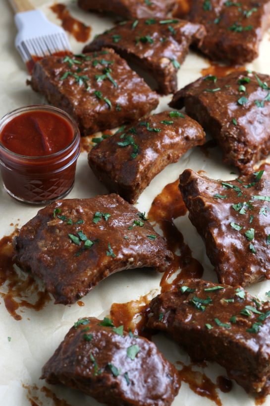 Here we see a close up view of the completed crock pot ribs recipe looking deliciously finger lincking saucy!