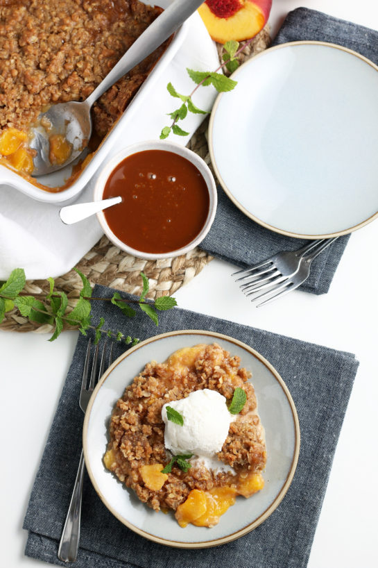 Fresh Peach Crisp recipe: deliciously sweet and juicy peach layer topped with the most irresistible crisp topping in the world. This is the perfect summer and fall dessert and is super easy to make! 