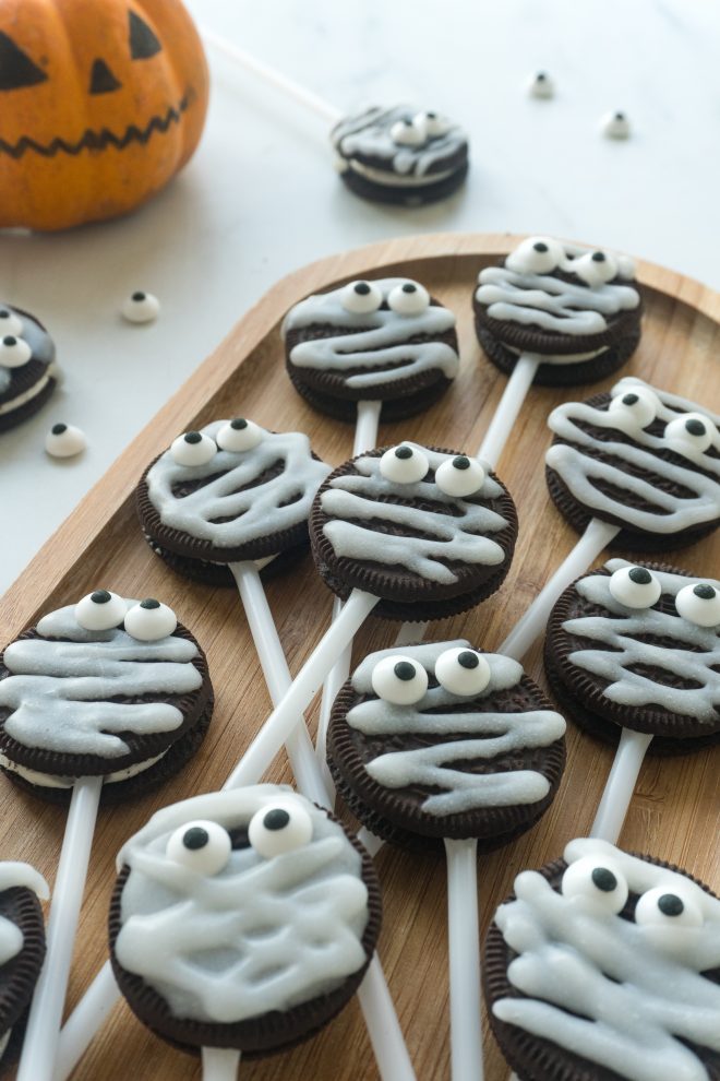 Mummy Oreo Pops | Wishes and Dishes