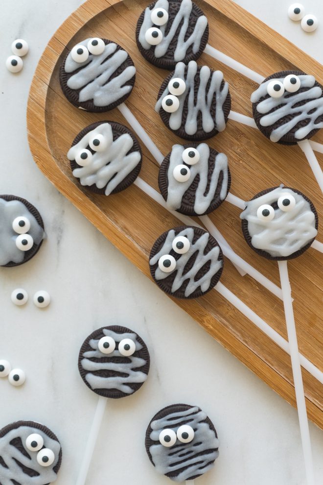 Mummy Oreo Pops | Wishes and Dishes