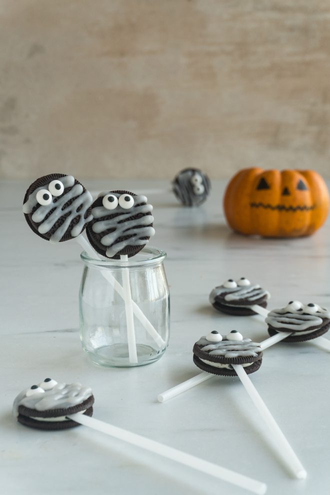 Mummy Oreo Pops | Wishes and Dishes