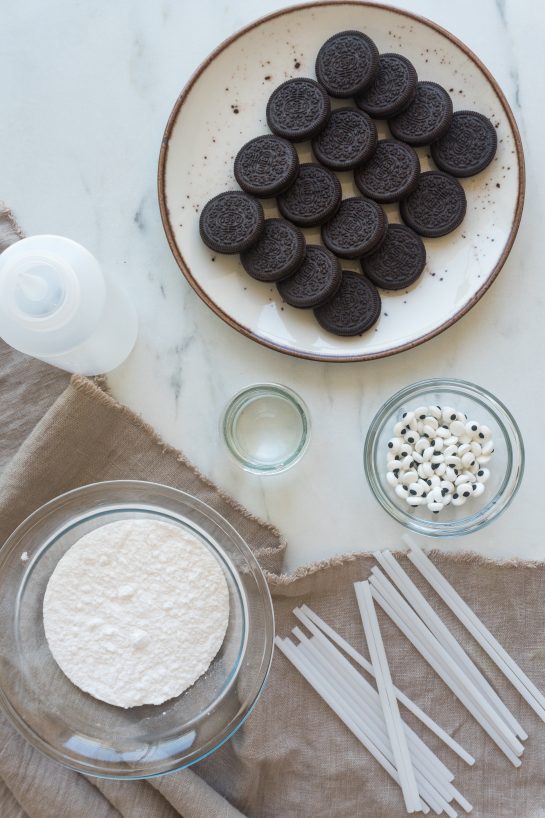 Ingredients needed to make the Mummy Oreo Pops
