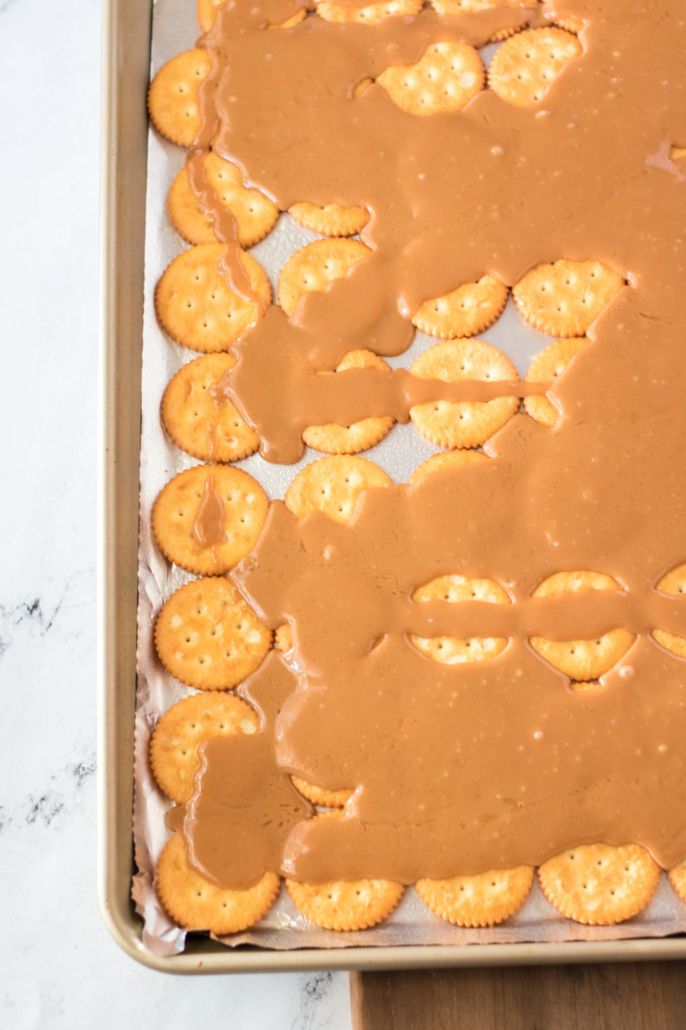 Christmas Ritz Cracker Candy | Wishes and Dishes