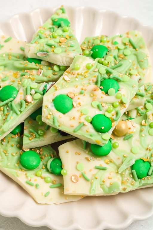 https://wishesndishes.com/images/2022/03/Leprechaun-Bark-Recipe-6-scaled.jpg