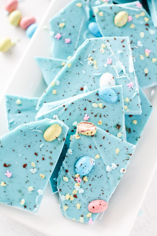 No-Bake Robin Egg Easter Bark show stopping beautiful blue Easter Bark (with HOW TO VIDEO!). Super simple and easy to make, topped with chocolate candy eggs is the cutest dessert for Easter!