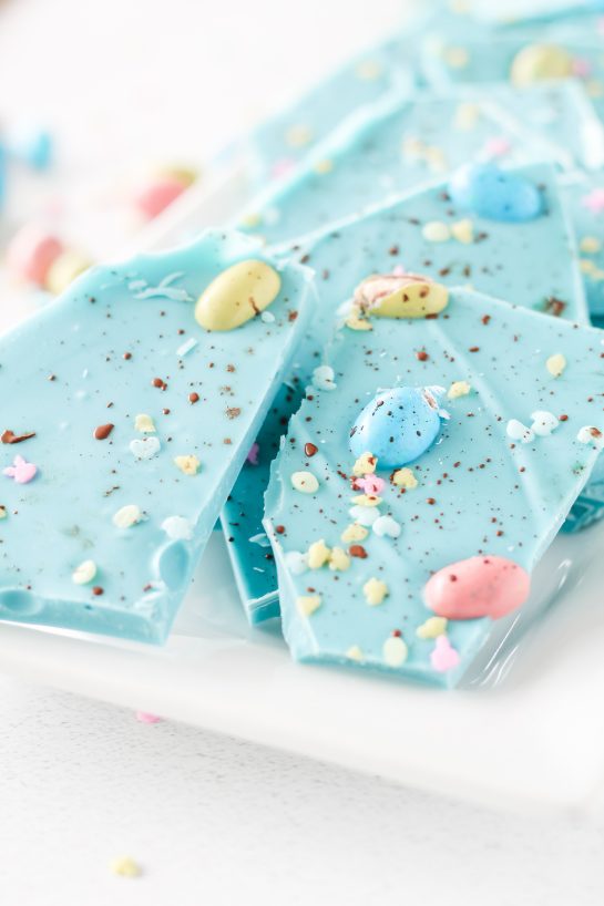 No-Bake Robin Egg Easter Bark is a show-stopping beautiful blue Easter Bark. Super simple and easy to make, topped with chocolate candy eggs is the cutest dessert for Easter!
