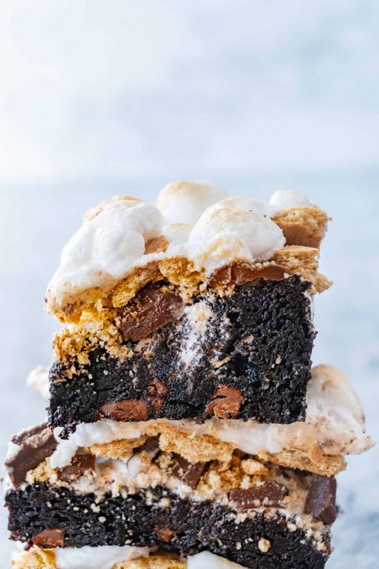 Easy S’more Brownies Recipe, the perfect combination of chocolatey brownies, gooey marshmallow, delicious graham cracker, and tasty chocolate.