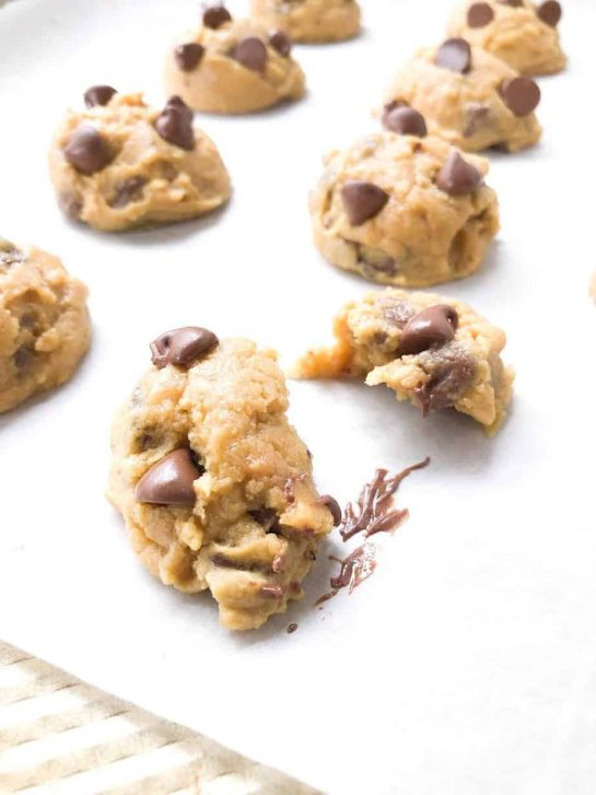 Mocha Vanilla Chocolate Chip Pudding Cookies recipe. This chocolate chip cookie recipe has it all! Mocha and vanilla flavors and chocolate chips to set things off just right!