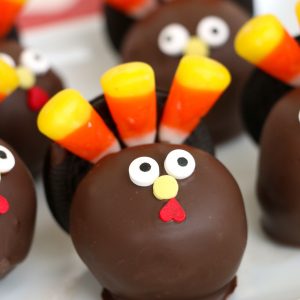 Turkey Cake Pops are so fun to make and festive for fall! The entire family will enjoy these turkey pops for Thanksgiving.