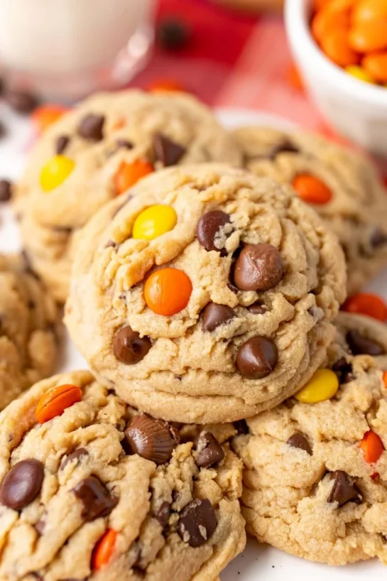 Reese’s Pieces Pudding Cookies recipe. Peanut butter cookies are always a good idea and adding candy gives them a perfect peanut butter kick!