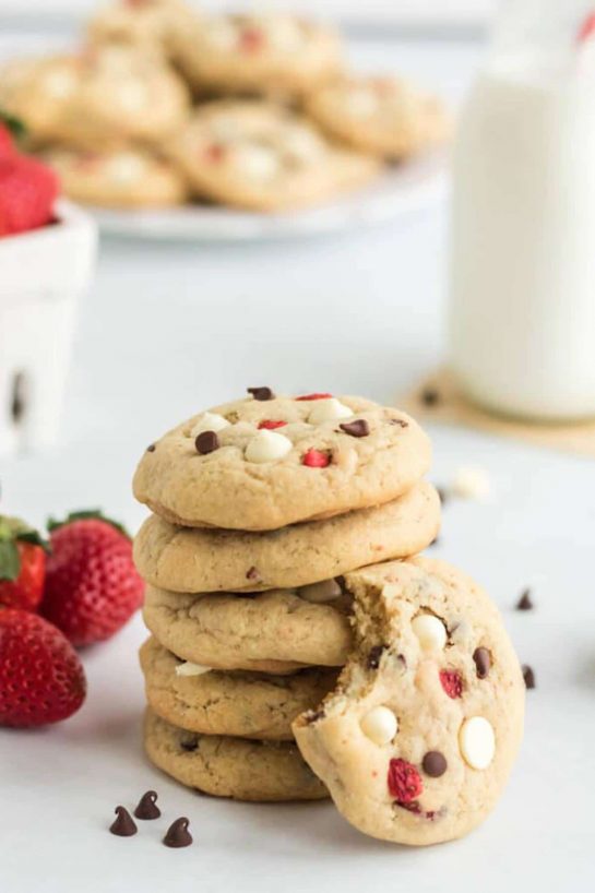 Strawberry Cheesecake Cookies recipe. Can’t decide between a great cookie and cheesecake? Why not mash them up into one unforgettable sweet?