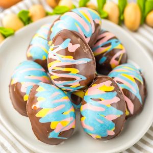 Easy Easter Marshmallow Eggs are the perfect no bake treat for Easter! They are adorable, delicious and a cinch to make! Chocolate Easter Eggs are filled with a fluffy, rich marshmallow filling. Perfect for your Easter dessert table or to fill Easter baskets with.