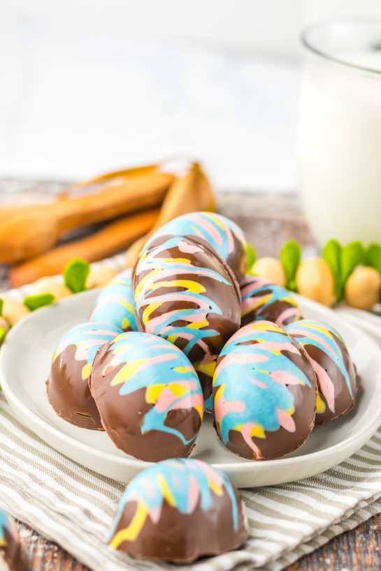 Simple Easter Marshmallow Eggs are the perfect no bake treat for Easter! They are adorable, delicious and a cinch to make! Chocolate Easter Eggs are filled with a fluffy, rich marshmallow filling. Perfect for your Easter dessert table or to fill Easter baskets with.
