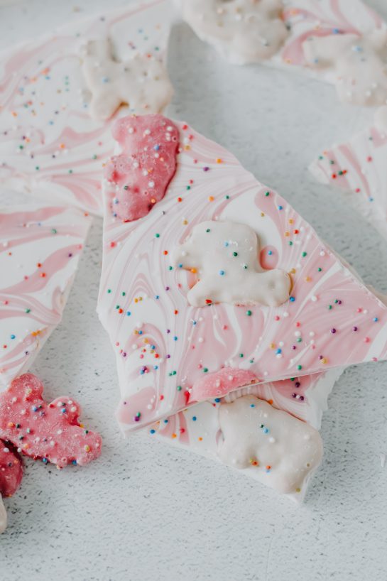 No-Bake Circus Cookie Bark dessert recipe is a playful and colorful treat that brings together the irresistible crunch of circus animal cookies with a smooth, creamy white chocolate base. The bark is generously sprinkled with these nostalgic cookies, topped with rainbow sprinkles, and drizzled with more melted chocolate for an extra touch of sweetness.