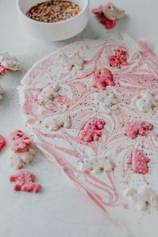 Ready to cut the finished No-Bake Circus Cookie Bark dessert recipe