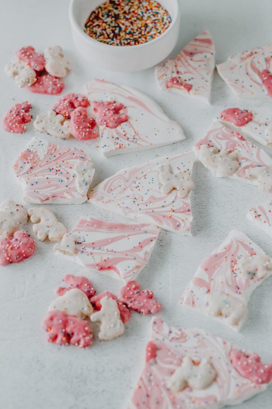 No-Bake Circus Cookie Bark dessert is a playful and colorful treat that brings together the irresistible crunch of circus animal cookies with a smooth, creamy white chocolate base. The bark is generously sprinkled with these nostalgic cookies, topped with rainbow sprinkles, and drizzled with pink melted chocolate for an extra touch of sweetness.